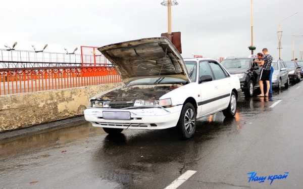 Восемь автомобилей столкнулись в Барановичах на путепроводе Восемь автомобилей столкнулись в Барановичах на путепроводе