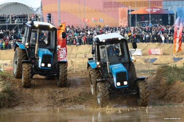 Такого вы еще не видели! Под Минском прошли гонки на тракторах