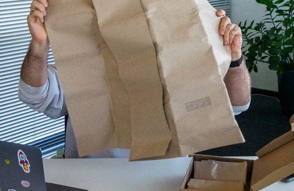 Пинские отправители «бумага вместо iPhone» заставляют забрать коробку и обещают отчитать «Белпочту» за дезинформацию. Что делать?