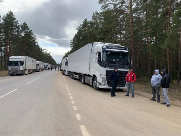 Кто пострадает от запрета на въезд в ЕС – что говорят водители-дальнобойщики Кто пострадает от запрета на въезд в ЕС – что говорят водители-дальнобойщики