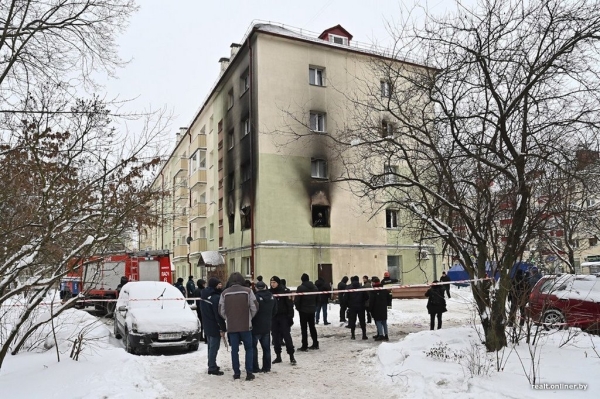 Из-за чего случился пожар в жилом доме в Минске? Две версии Из-за чего случился пожар в жилом доме в Минске? Две версии