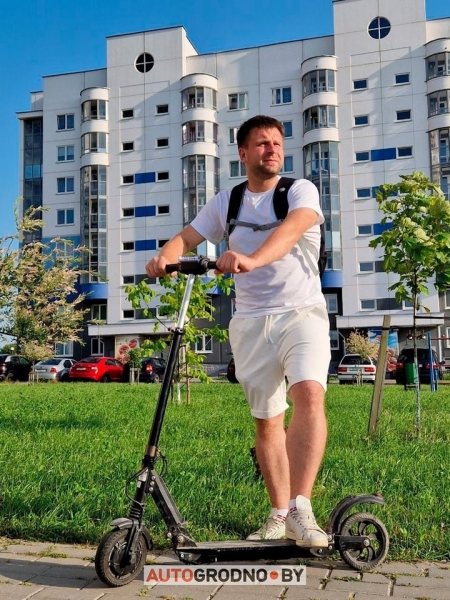 Парень поехал в Польшу на самокате, чтобы не стоять в очереди на границе. Получилось?