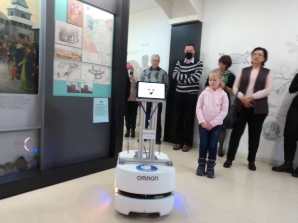 Робот-экскурсовод приступил к работе в Брестском областном краеведческом музее