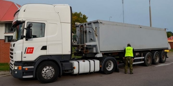 Белорус хотел вывезти из Польши прицеп, который разыскивал Интерпол Белорус хотел вывезти из Польши прицеп, который разыскивал Интерпол