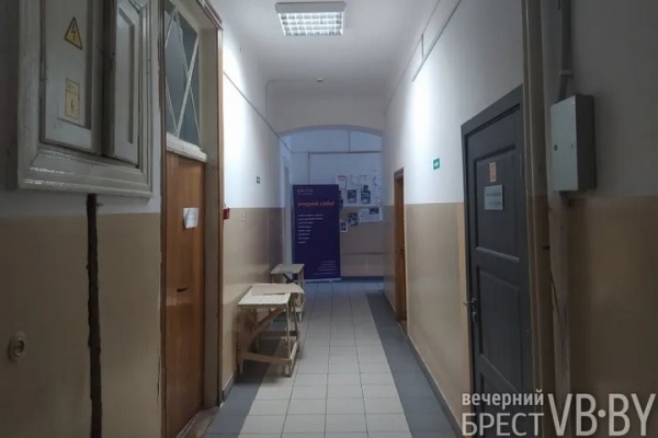 «Здесь суда нет». В Бресте в бывшем здании Фемиды на Леваневского сейчас слышны детские голоса