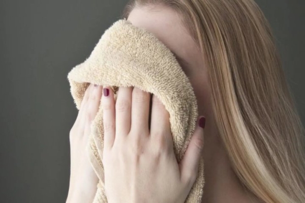 Белоруска пришла домой с разбитым лицом – в итоге сама же оказалась на скамье подсудимых