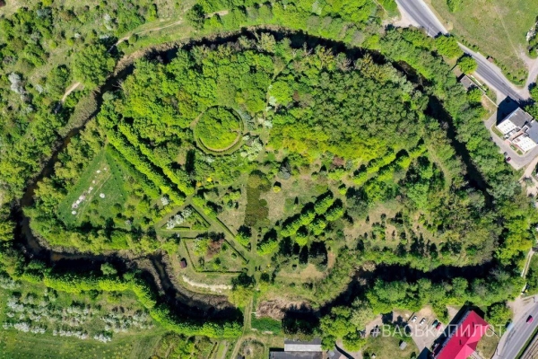 
                Бывший Форт IX, а сегодня красивая фотозона в Бресте
            