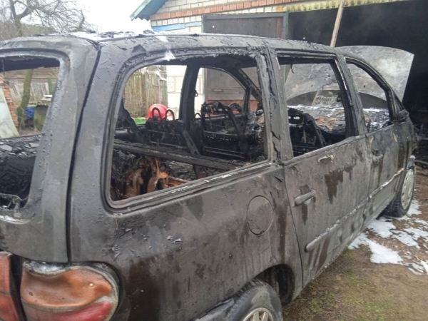 В Каменецком районе горел автомобиль в гараже В Каменецком районе горел автомобиль в гараже