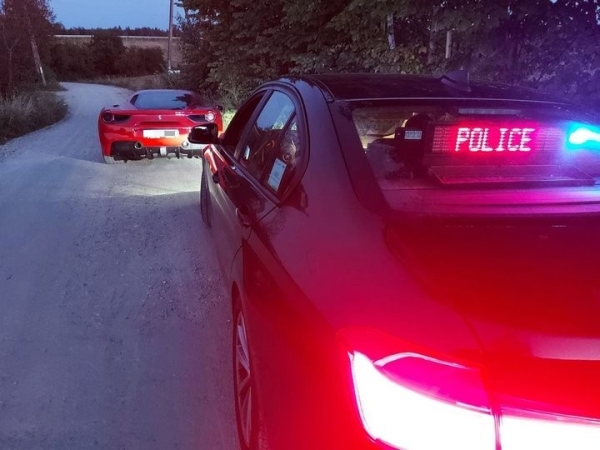 В Польше белоруса на Ferrari оштрафовали на 5 тысяч злотых (около 1 тысячи долларов) В Польше белоруса на Ferrari оштрафовали на 5 тысяч злотых (около 1 тысячи долларов)