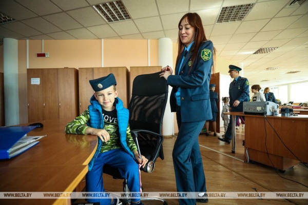 Для посещения нужен пропуск. Дети сотрудников Брестской таможни побывали на работе у своих родителей