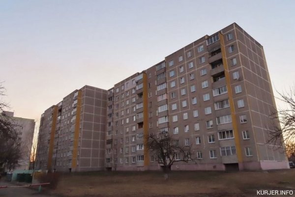 В Слуцке девушка выпала из окна девятиэтажки и погибла. У погибшей осталась пятилетняя дочь В Слуцке девушка выпала из окна девятиэтажки и погибла. У погибшей осталась пятилетняя дочь