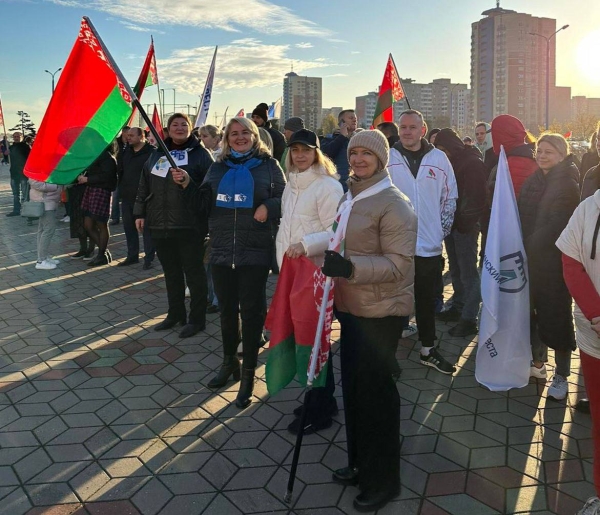 В Бресте от Гребного канала стартовал патриотический автопробег В Бресте от Гребного канала стартовал патриотический автопробег