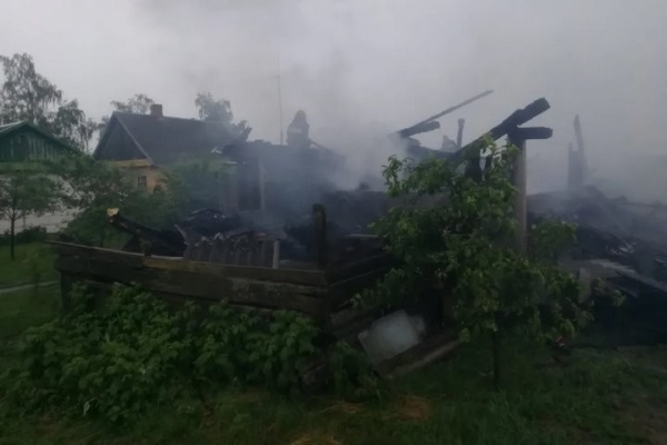 От удара молнии загорелся сарай. Случай в Брестской области От удара молнии загорелся сарай. Случай в Брестской области