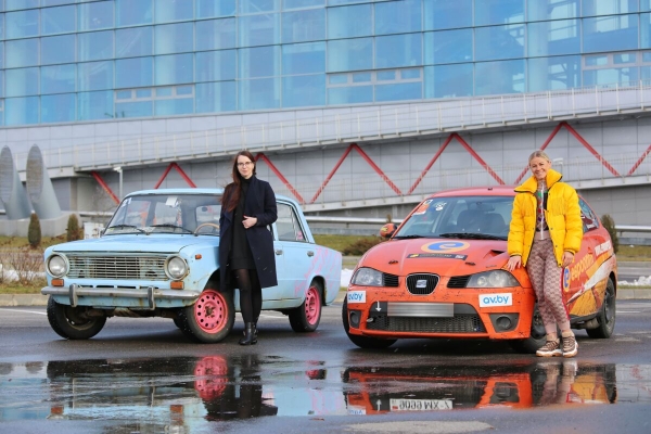 «Комфорта нет, это чистый "корч"». Посмотрите, на чем ездят белоруски, участвующие в автосостязаниях