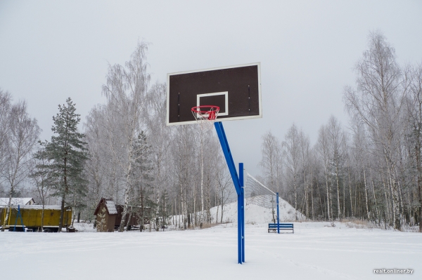 «Смотрели как на чудака, а потом присоединились». Жители Колодищей сами сделали лыжную горку и каток «Смотрели как на чудака, а потом присоединились». Жители Колодищей сами сделали лыжную горку и каток