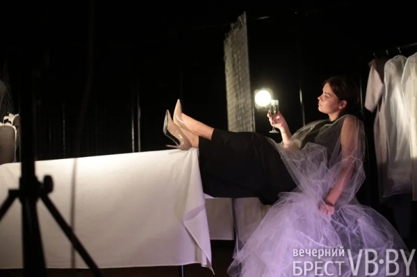 Как не выйти замуж? Инструкцию, как остаться старой девой, показали в Брестском театре кукол