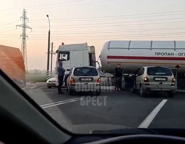 
                Читатель: Как так получилось? Неизвестно. Сегодня возле Бреста
            