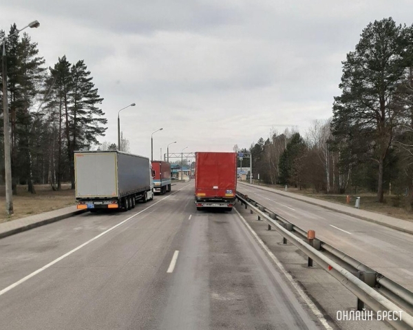 Латвия не пропустила более 150 белорусских и российских фур