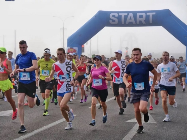 Около 400 человек вышли на старт Брестского полумарафона Около 400 человек вышли на старт Брестского полумарафона