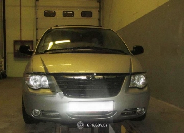 Россиянин купил в Литве Chrysler. На белорусской границе машину задержали Россиянин купил в Литве Chrysler. На белорусской границе машину задержали