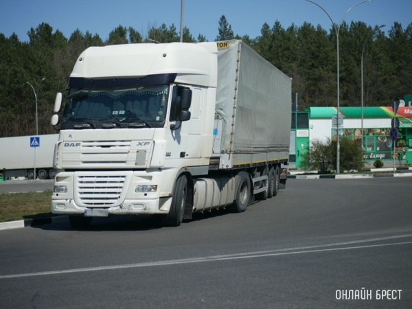 Исследование: в Беларуси нарастает дефицит дальнобойщиков, водители уезжают в Европу