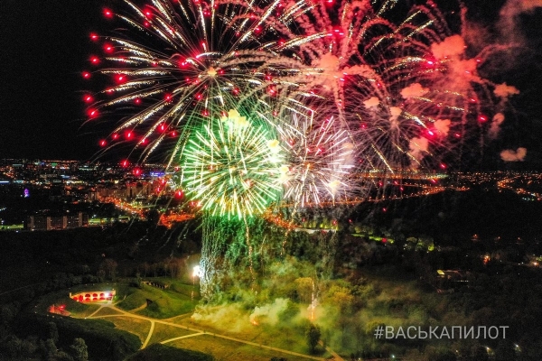 Было очень красиво! Сегодняшний салют в Бресте. Фото и видео Было очень красиво! Сегодняшний салют в Бресте. Фото и видео