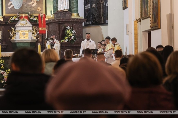 Католики празднуют Светлое Христово Воскресение Католики празднуют Светлое Христово Воскресение