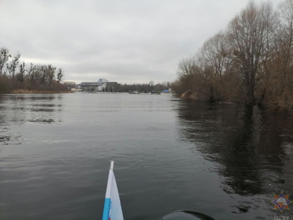 В Пинске работники ОСВОД спасли девушку, которая перевернулась на байдарке