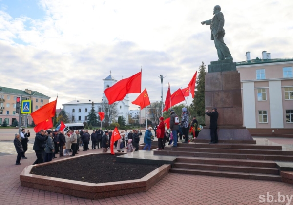 День Октябрьской революции отметили в Бресте