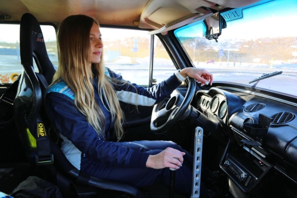 «Комфорта нет, это чистый "корч"». Посмотрите, на чем ездят белоруски, участвующие в автосостязаниях