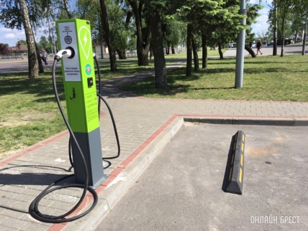 В Беларуси до конца 2030 года установят 85 супербыстрых зарядных комплексов для электрокаров В Беларуси до конца 2030 года установят 85 супербыстрых зарядных комплексов для электрокаров