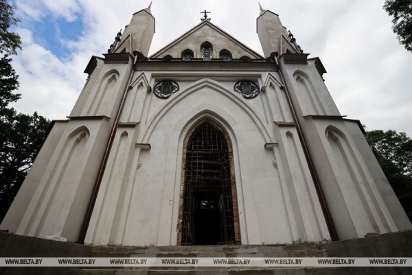 Реставрация каплицы-усыпальницы рода Ожешко в Дрогичинском районе вызывает интерес у туристов Реставрация каплицы-усыпальницы рода Ожешко в Дрогичинском районе вызывает интерес у туристов