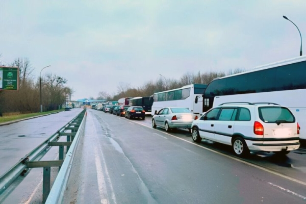 Рейсовые автобусы в Польшу опаздывают более чем на 12 часов. Что о ситуации думают пассажиры? Рейсовые автобусы в Польшу опаздывают более чем на 12 часов. Что о ситуации думают пассажиры?