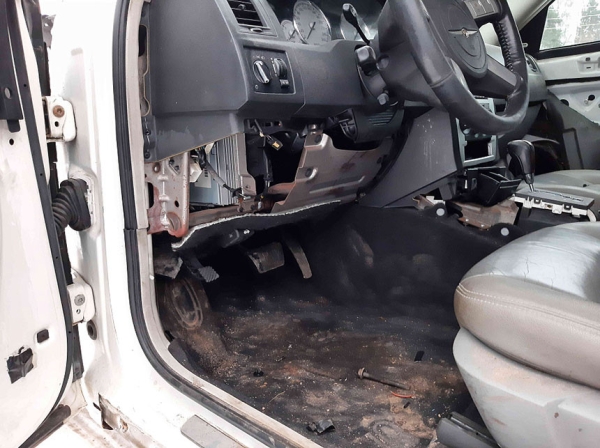 МВД продаёт ржавый Chrysler 300С, сделав уценку. Сколько было, а сколько стало?