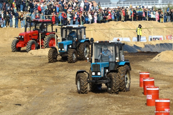 Такого вы еще не видели! Под Минском прошли гонки на тракторах