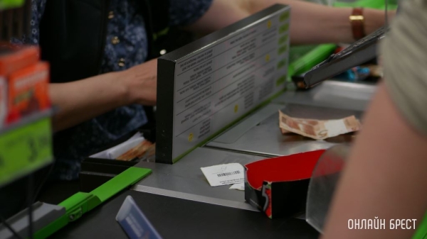 Почему курс доллара значительно упал, а цены не падают такими же темпами?