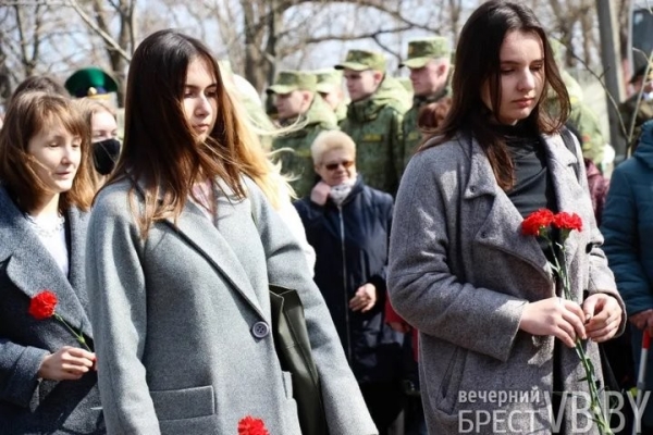 «Училась заново улыбаться». В Бресте почтили память малолетних узников концлагерей «Училась заново улыбаться». В Бресте почтили память малолетних узников концлагерей