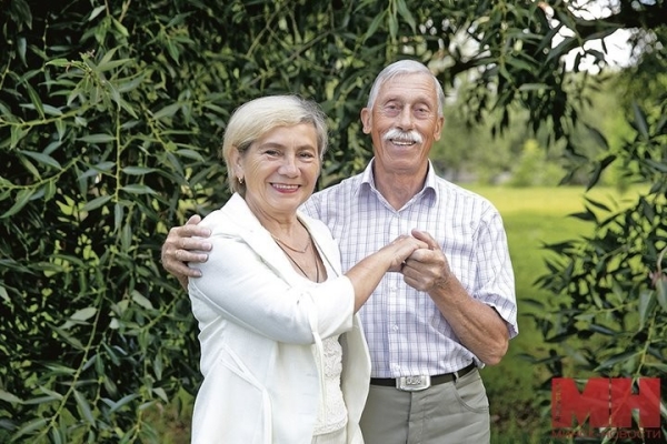 «Смотрим друг на друга с нежностью». Как супружеской паре из Беларуси удается сохранять любовь на протяжении 47 лет «Смотрим друг на друга с нежностью». Как супружеской паре из Беларуси удается сохранять любовь на протяжении 47 лет