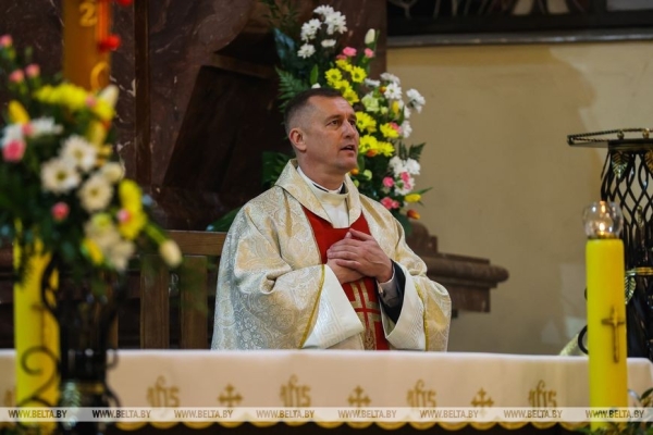 Католики празднуют Светлое Христово Воскресение Католики празднуют Светлое Христово Воскресение