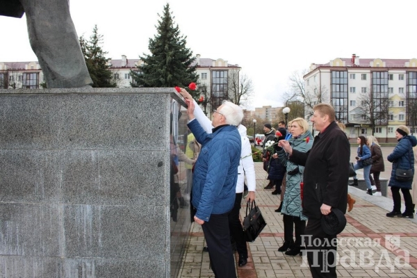 В Пинске в день рождения Ленина почтили память вождя мирового пролетариата