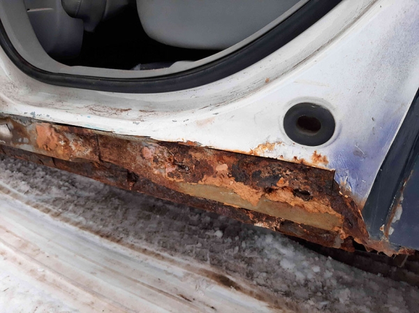 МВД продаёт ржавый Chrysler 300С, сделав уценку. Сколько было, а сколько стало?