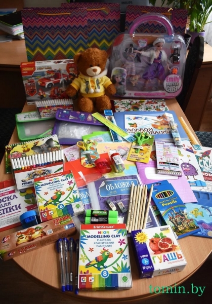 «Соберем портфель вместе»: брестчанки помогли семье, приехавшей из Мариуполя