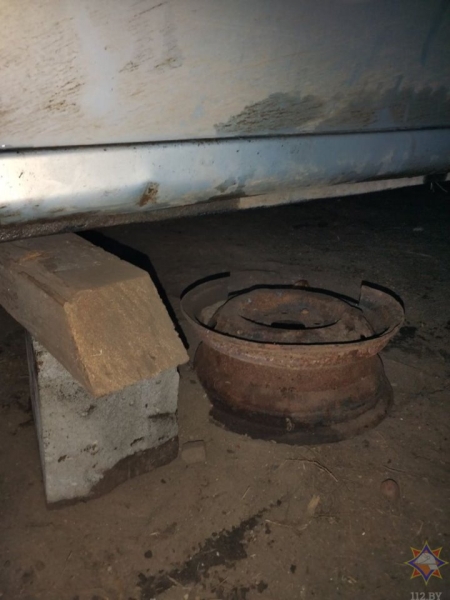 Renault Scenic упал на 56-летнего мужчину во время ремонта