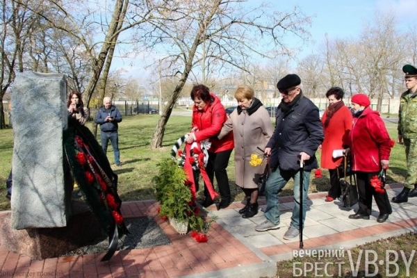«Училась заново улыбаться». В Бресте почтили память малолетних узников концлагерей «Училась заново улыбаться». В Бресте почтили память малолетних узников концлагерей