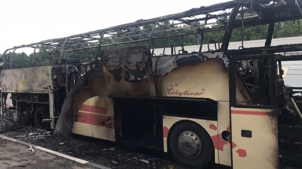 Туравтобус из Беларуси сгорел на трассе «Дон» в Липецкой области