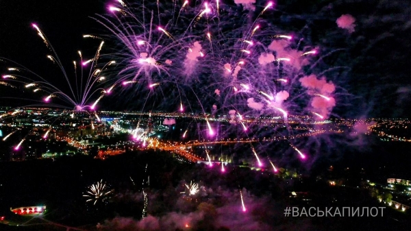 Было очень красиво! Сегодняшний салют в Бресте. Фото и видео Было очень красиво! Сегодняшний салют в Бресте. Фото и видео