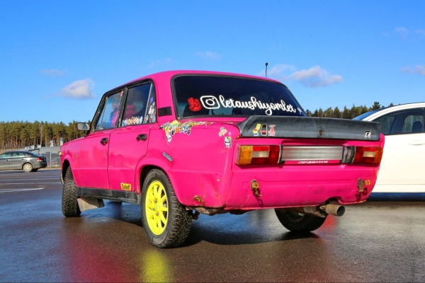 «Комфорта нет, это чистый "корч"». Посмотрите, на чем ездят белоруски, участвующие в автосостязаниях