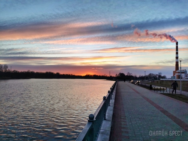 Читатель: Красивое окончание праздничного дня, 8 марта. Брест, Набережная
Читатель: Красивое окончание праздничного дня, 8 марта. Брест, Набережная