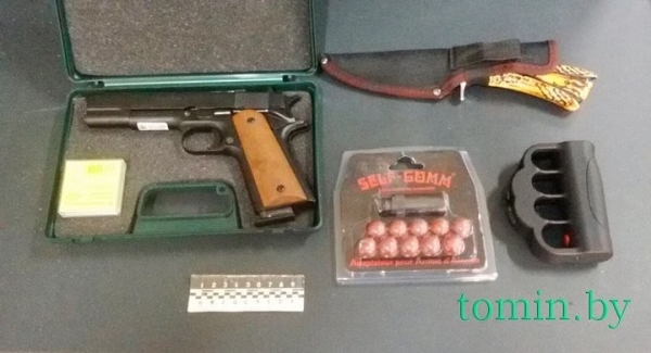 Газовый пистолет, нож и электрошокер обнаружили в пункте пропуска «Брест» у гражданина Франции