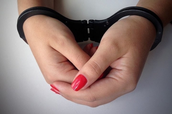 «Продавала» пенсионерам дрова, золотые украшения, одеяла… Жительницу Брестской области обвиняют в мошенничестве